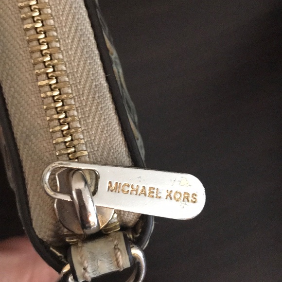 MK Wristlet Wallet Phone Holder - Picture 3 of 8